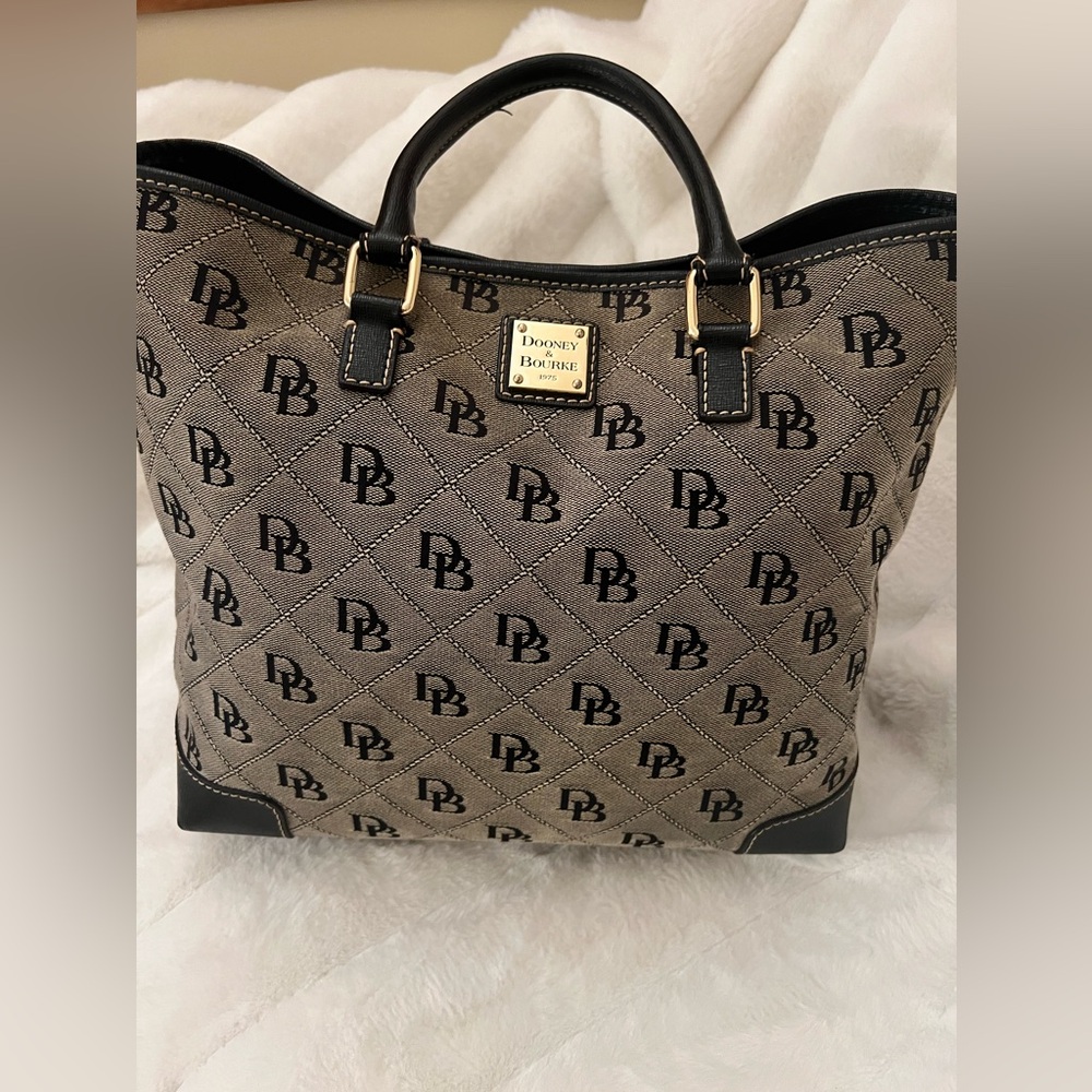 Dooney & Bourke Maxi Quilt Chelsea Shopper Tote - Excellent Condition